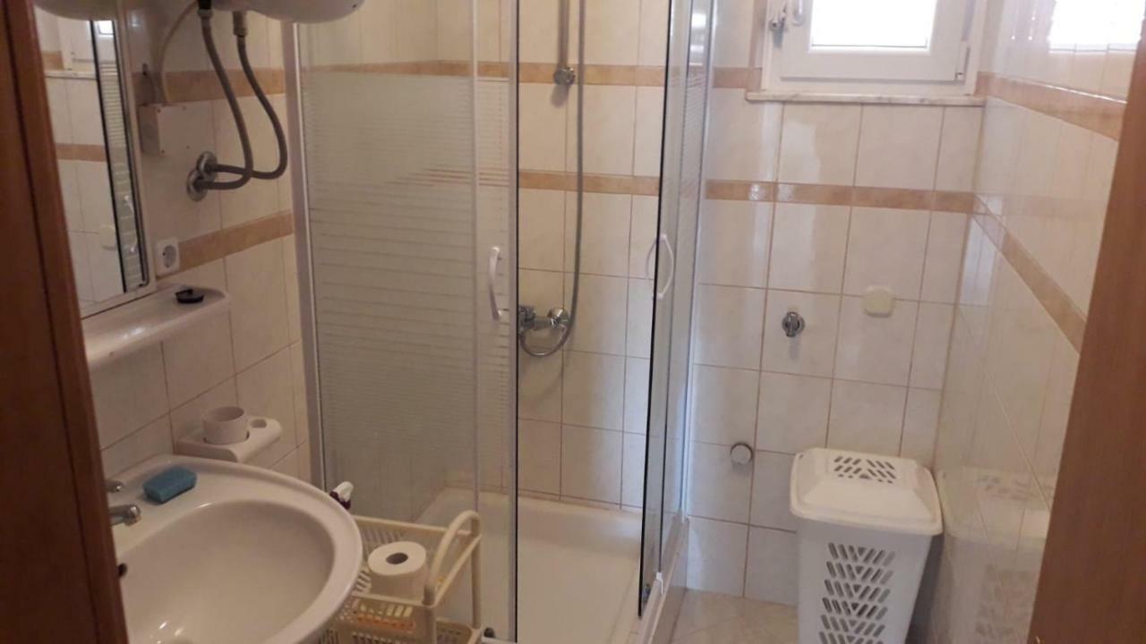 Apartment Hrgic Vir Exteriér fotografie